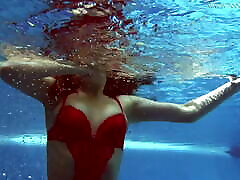 Lina Mercury – Russian big tits pornstar enjoys swimming pool