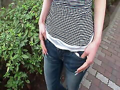 japanisches teen bekommt ihre jeans zerrissen und von einem haufen geiler kerle gefickt