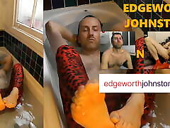EDGEWORTH JOHNSTONE – Soapy feet in the bath. Bathing male foot fetish DILF closeup. Mans feet washing