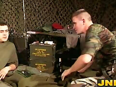 JNRC.fr - The straight soldier and the doll