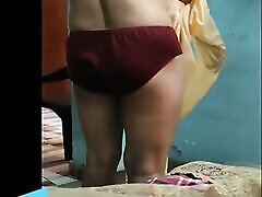 village bhabhi changer de vêtements devar be dekha