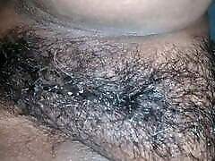 une femme sri-lankaise fait une pipe en ebony squirting wet profonde et avale du sperme