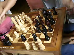 лана против мики, шахматный бой