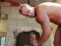 Masturbandome aceitandome bien la polla y penetrandome el culo