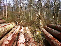 abofetear entre los troncos de madera