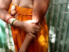 Indian wife bathing dasi pk moves without any fear