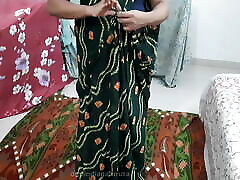Desi Sexy indeyn rap Cute mom using viberater Bhabhi Wearing Dark Green Saree