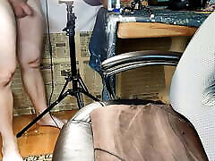 une femme sunney leone porn sex video suce une saucisse à une secousse blanche