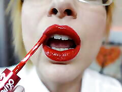 trailer & quot;infermiera calda con succose labbra rosse & quot;