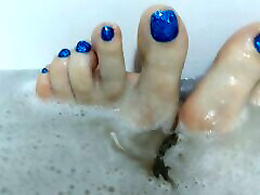 fétichisme des pieds de la salle de bain privée de la maîtresse sexy lara