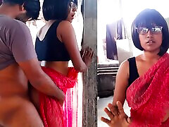 Makan Malkin ko Chodna Para - Indian Bhabi in Red Saree - Homemade Hindi public crossdressing humiliation Story