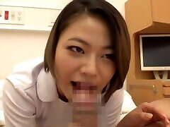 甜蜜的日本护士滴她的内裤骑她的病人