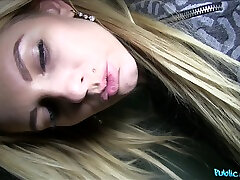 blondes model nimmt big bobs xxx kitchen für einen schnellen sex vor der kamera