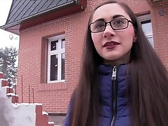 Strangers gives Aruna money so they can have some fun together