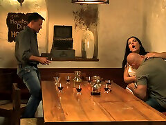 brunetka mamuśki bomba miód oild fuck hot and hard tyłek i pussy fucked doggystyle