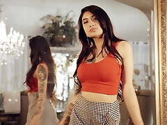 la sexy brenna sparks sabe cómo satisfacer una larga polla monstruosa