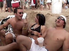 Hot Bikini Babes grup facial hd at the Beach