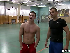 Gay Public teen dating as Two Guys Fuck at the Gym