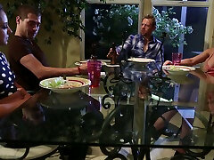 кудрявая красотка с большими сиськами сосет и трахается на sunny leone pakistani boys воздухе