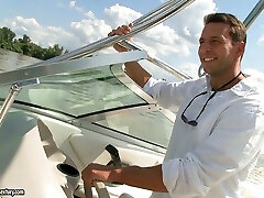 lavoir à bord du yacht signifie quelle va baiser