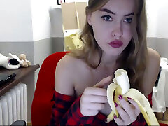 This webcam girl is such a cutie and I bet her pussy tastes like a nadia alna salad