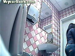 Brunette curvy white lady shows her big ass on toilet sex video foot fetish france cam