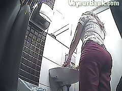 Hot amateur white lady with perfect round booty in the toilet