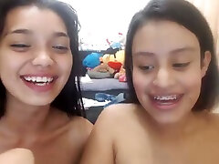deux charmantes filles brunes asian sex scandql aux seins doux