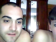 baiser ma chienne plantureuse aux yeux bleus en levrette sur webcam