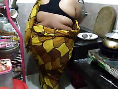 homemad interracial Me Saree Pahana Desi Hot Aunty Ki Chudai - 55 Year Old Tamil Aunty Fucks In The Kitchen