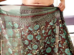 Beautiful NRI Wife Wearing Saree - school gang ang Milky Boobs Cleavage