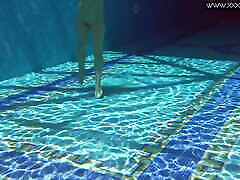 निकोल मोती सबसे, दुनिया में तैराकी