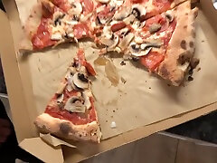 Pizza Delivery Guy Cumshot On Pizza Because He Forgot The Sauce