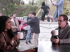 szorstki gangbang z paris the muse ubrany kabaretki bielizna