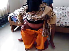 desi sexy milf mom apne bete ke sath kiya kand-madrastra montando la polla de su hijastro terapia familiar india