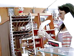 difficile e disordinato cazzo in il cucina con latina milf raquel abril