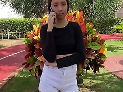 jinvite ma copine à la piscine et on baise dans la salle de bain