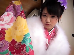 किमोनो लेडी त्सुना किमुरा एक असली जापानी सौंदर्य है