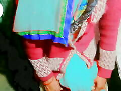 Village ki bhabhi ne saree finger karke ke man ki niyat Badal dali saree removing finger show and chudai
