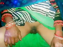 Saree removing finger show devar ne bhabhi ki selona gomes me finger kiya