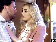 superbe fille séduite par un étalon dans le sexe-kenzie anne et aiya raj taboo