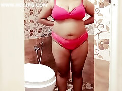 भारतीय बड़े स्तन दिशा भाभी दिखा रहा है उसे गीला bikini tanning porn के लिए उसके देवर में लाइव कैम