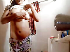 indiano 19-anno-vecchio scuola ragazza insapona nudo corpo con sapone prima doccia