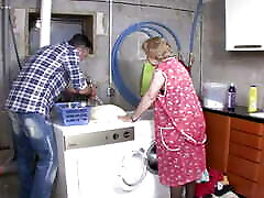 GERMAN PORN HORNY MILF GETS FUCKED IN THE KITCHEN COUNTER TO