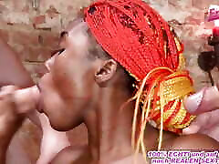खूबसूरत अफ्रीकी एमेच्योर किशोर छोटे स्तन पर घर का बना त्रिगुट एकपर दो महिलायें