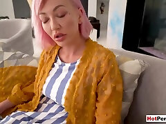 адира dani daniyal hard sex в роли милф-мачехи очень беспокоится о безопасности своего пасынка