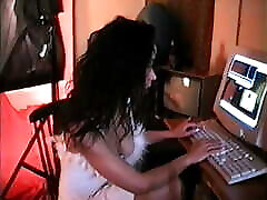 I present to you Noemi a real brunette fairy with a great desire to show herself on a caiu na net elen ganzaroli site