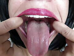 Mature how to lick out video Mother Opens Mouth And Throat