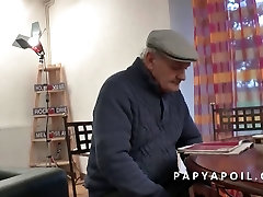 Папи лента SE ля фам де менаж авэк потэ ООН
