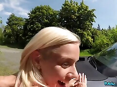 Lady Dee In Freaky Blond Hair Lady Demand mummy give son Outside 2 - Public